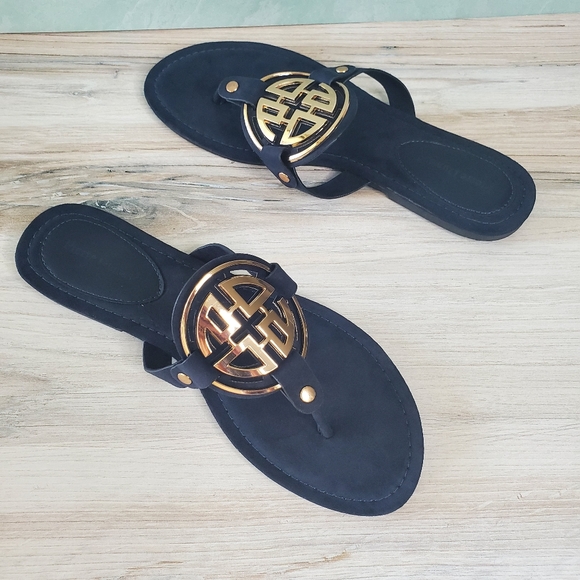 NEW Pierre Dumas Navy Suede Medallion Sand… - Picture 4 of 7